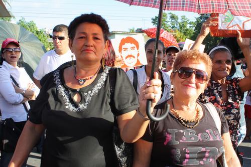 Marcha de mujeres holguineras en el VII Coloquio Internacional por la Libertad de los Cinco y contra el Terrorismo